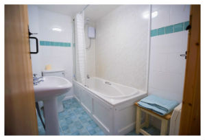 mousehole holiday let bathroom